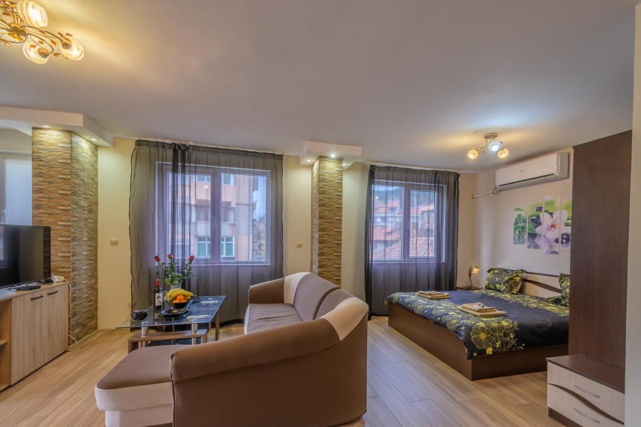 Cozy & Delightful Apart & Aubg & Free Garage Parking بلاغويفغراد المظهر الخارجي الصورة